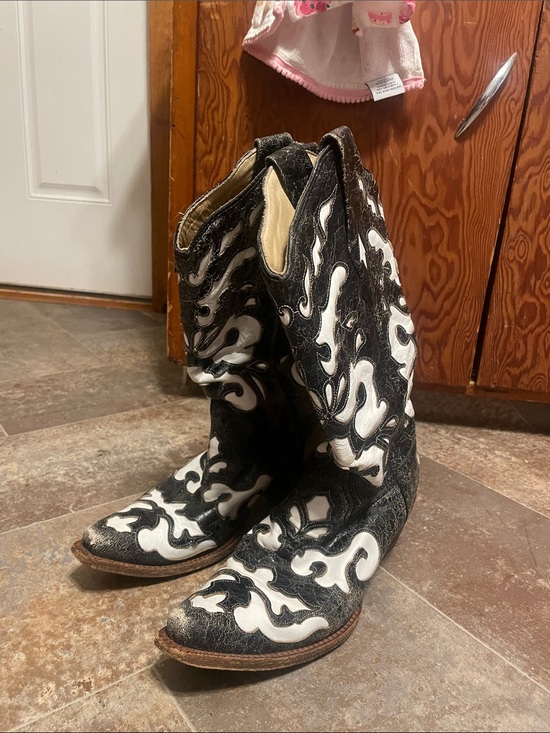 Corral Boots Shoes - Women's Black and White Embroidered Western Heeled Boots